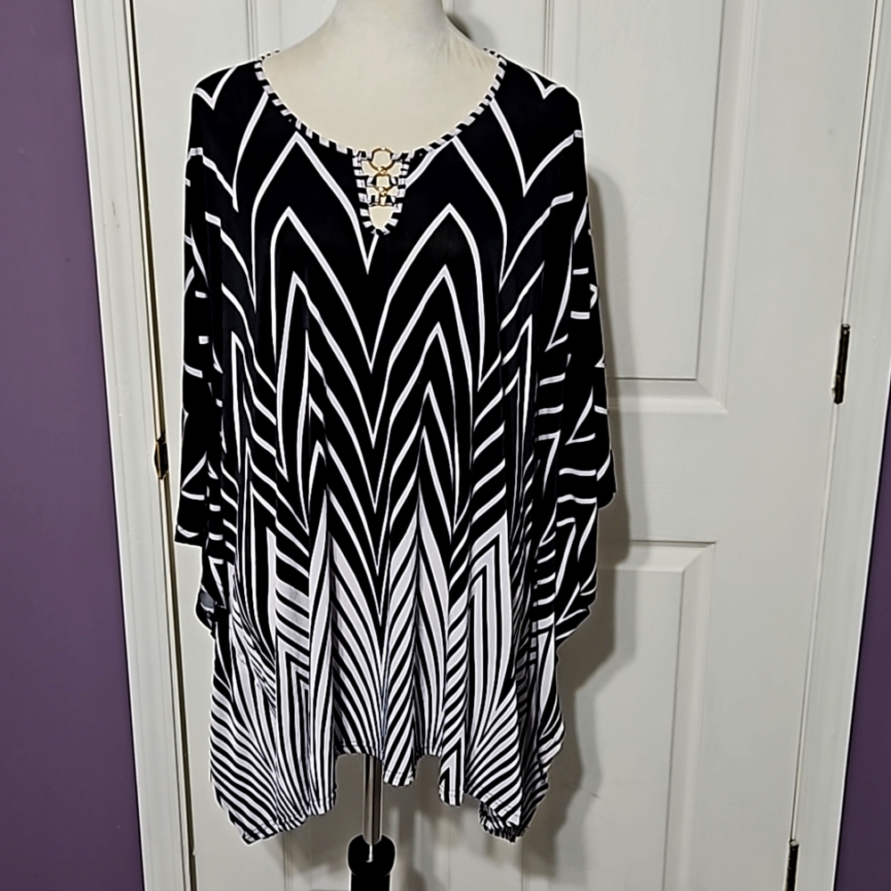 Gorgeous B&W Tunic